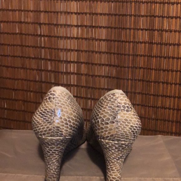 🌟🌟VANELI AUTHENTIC SNAKESKIN WEDGE - Picture 4 of 5